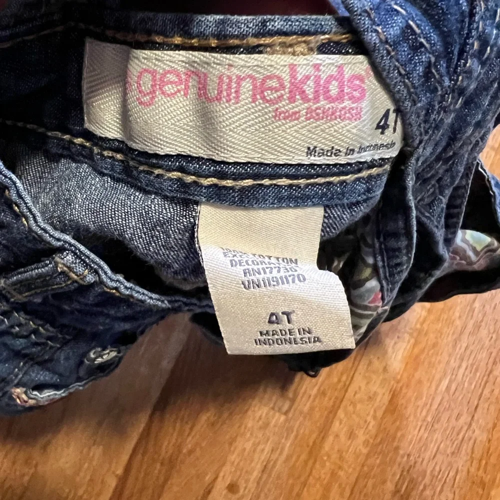 Genuine Kids OshKosh Girls 4T Blue Denim Rolled Cuff Pockets Bib‎ Short Overalls
